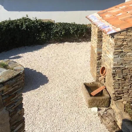 Casa Da Fonte De Santo Antonio * Cerdeira (Arganil)
